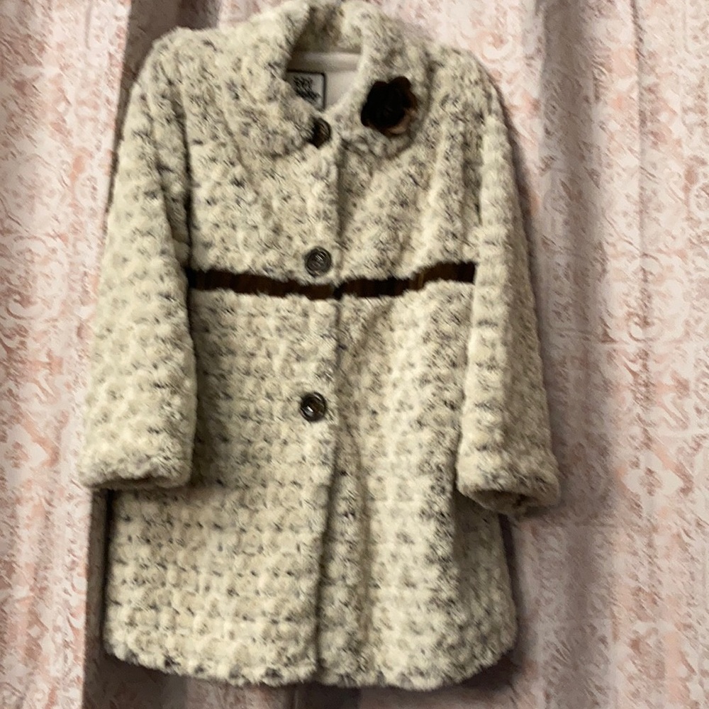 Corky & Company girl’s coat size 7. Very good used condition. Super soft!